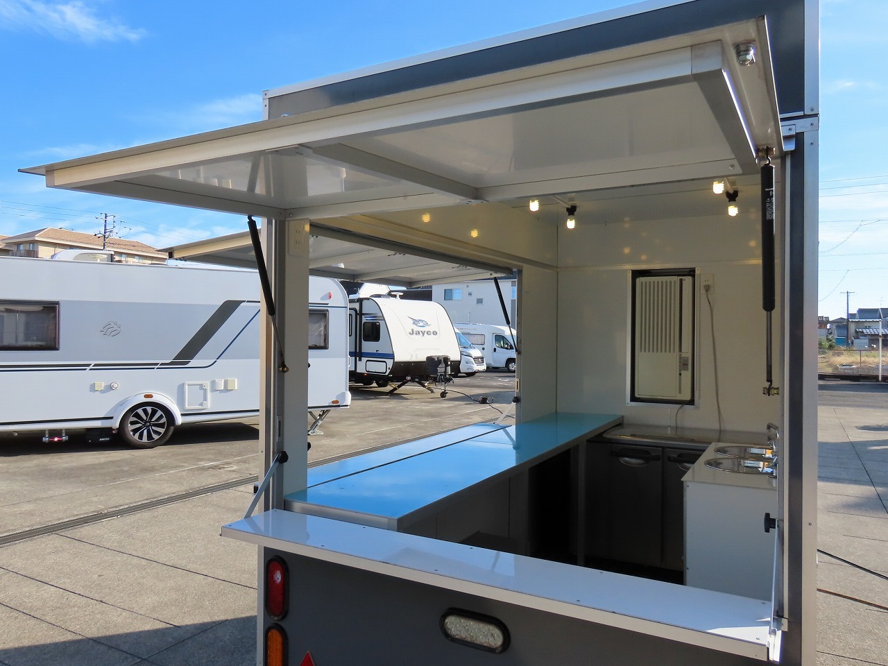 キャンピングカートレーラー