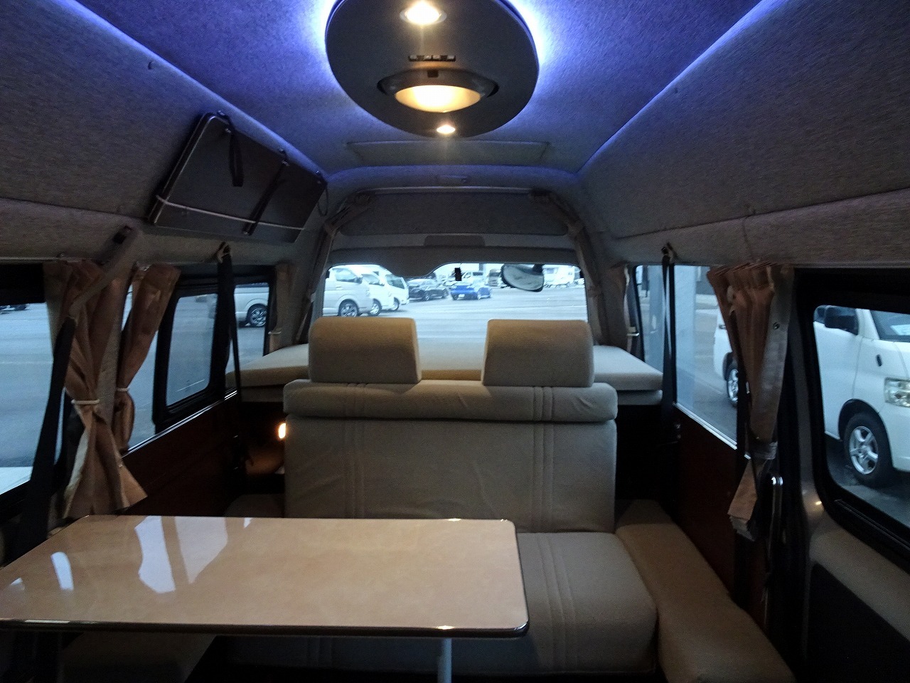 キャンピングカーバンコン