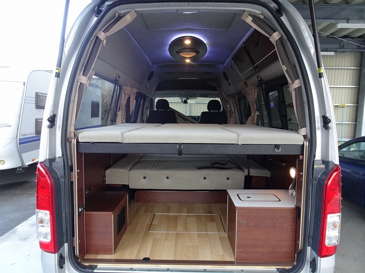 キャンピングカーバンコン