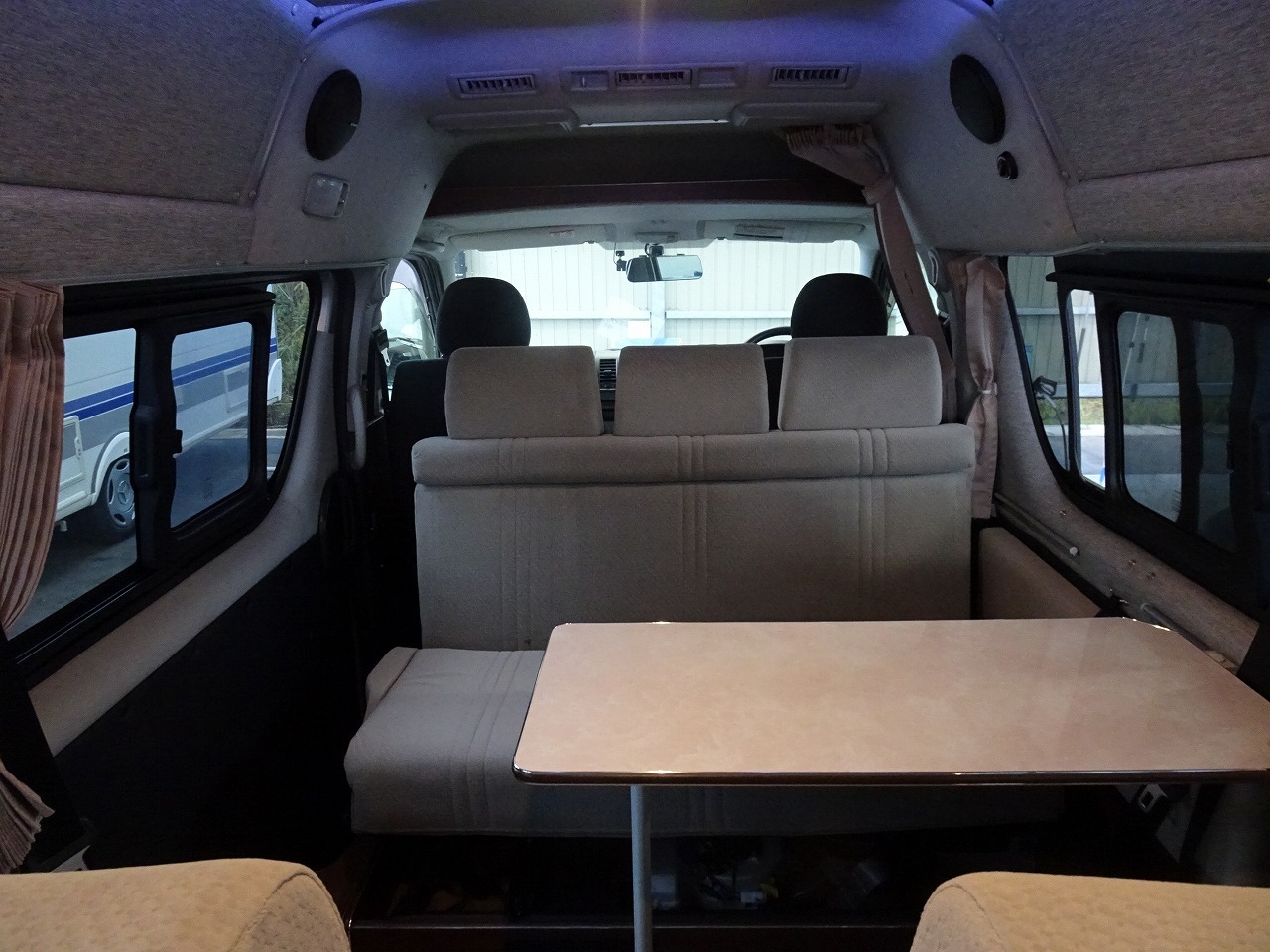 キャンピングカーバンコン