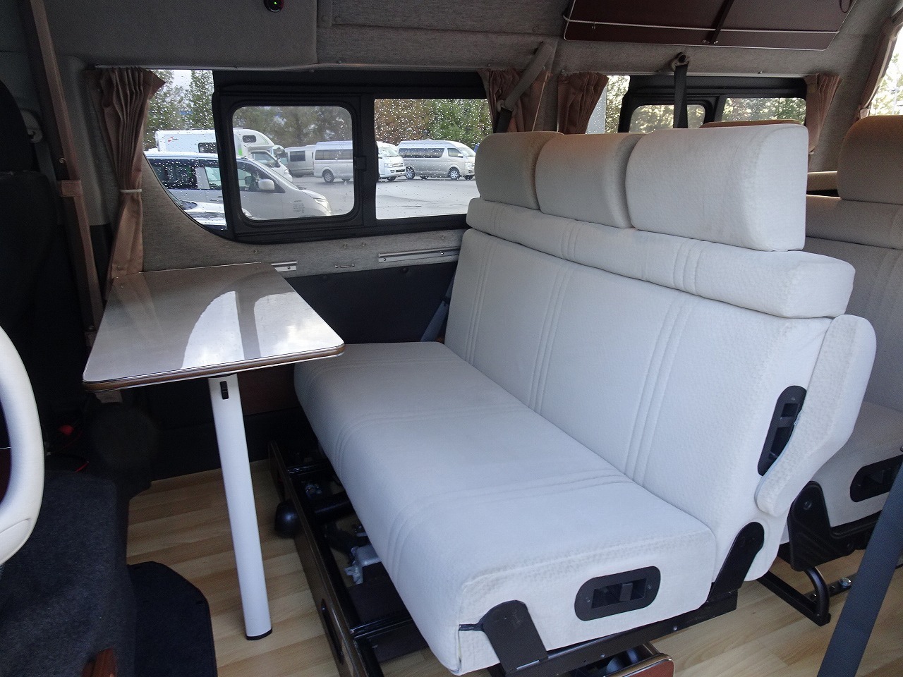 キャンピングカーバンコン