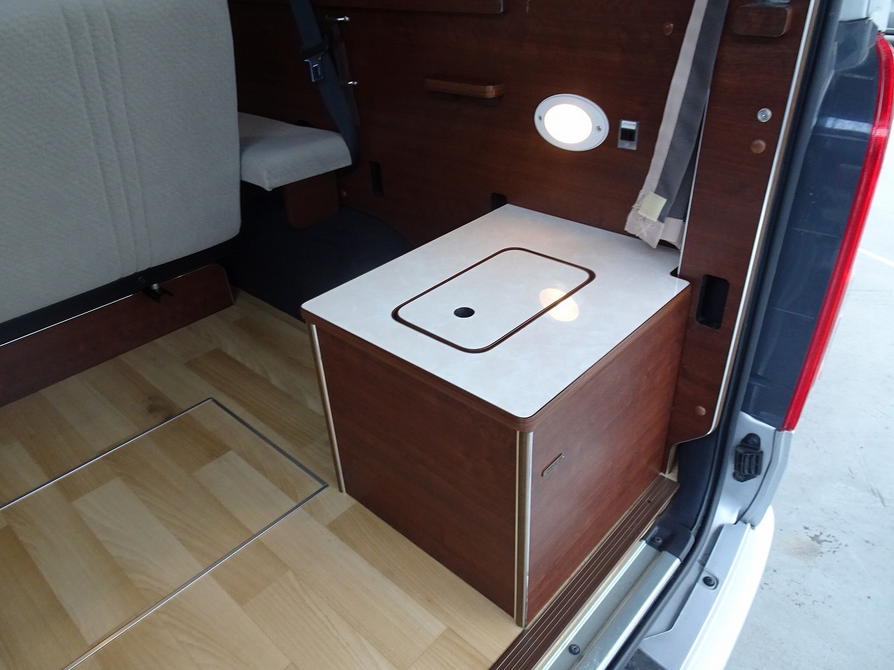 キャンピングカーバンコン