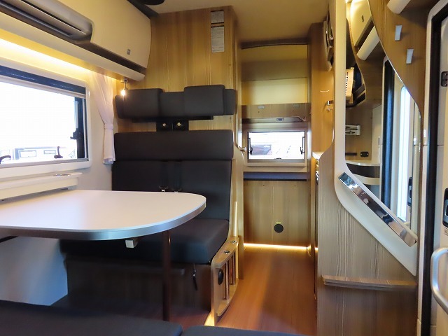 キャンピングカーキャブコン