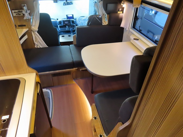 キャンピングカーキャブコン