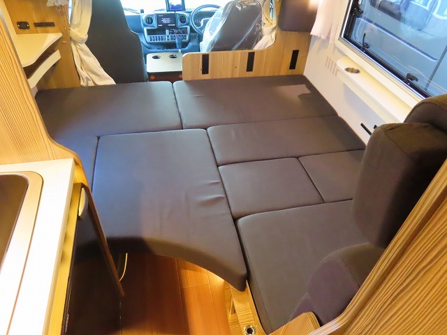 キャンピングカーキャブコン