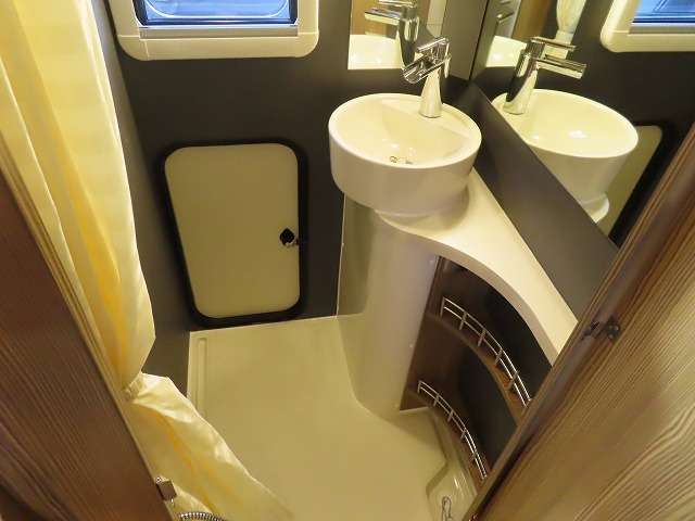 キャンピングカーキャブコン