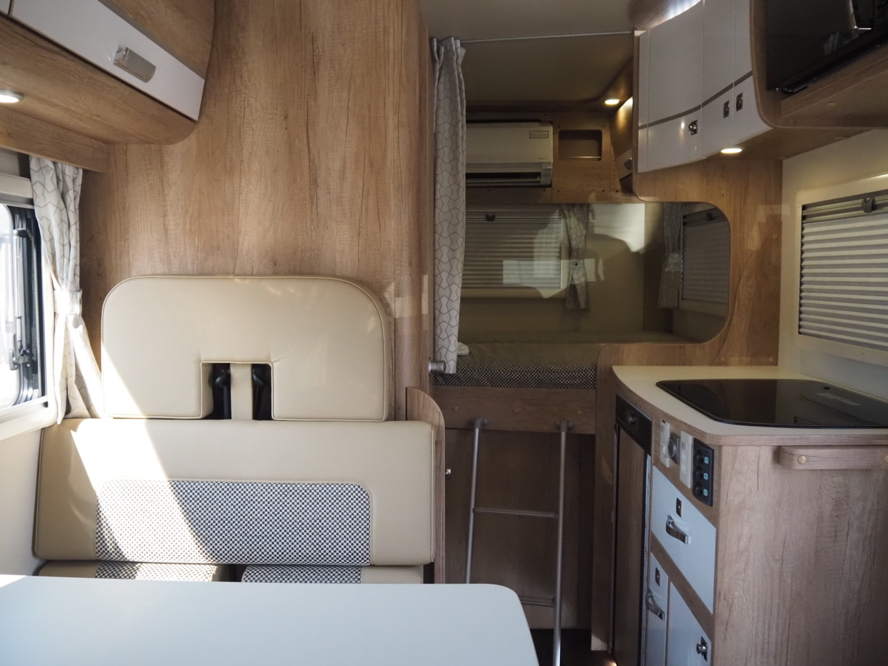 キャンピングカーキャブコン