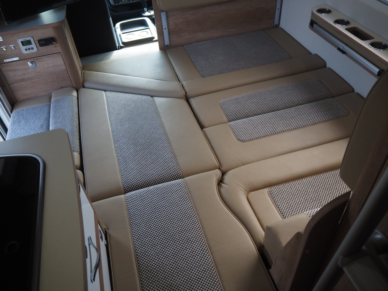 キャンピングカーキャブコン