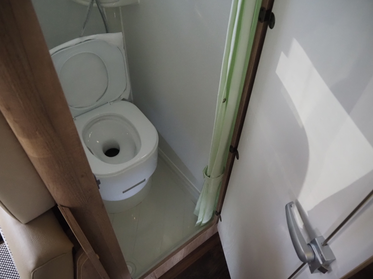 キャンピングカーキャブコン