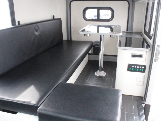 キャンピングカー軽キャンパー