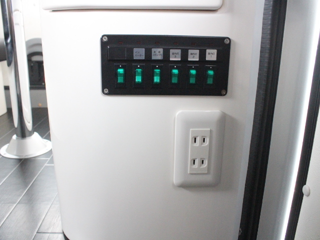 キャンピングカー軽キャンパー