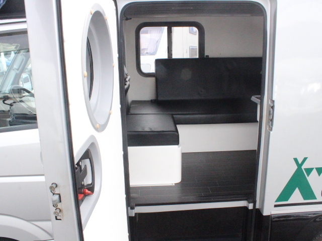 キャンピングカー軽キャンパー