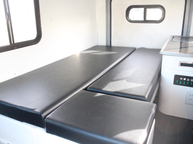 キャンピングカー軽キャンパー