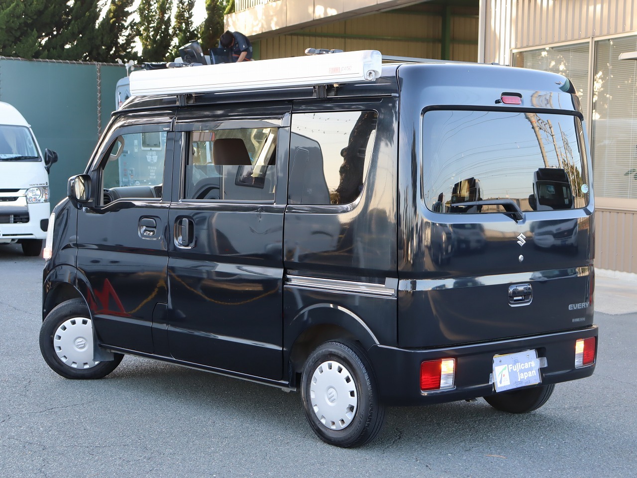 キャンピングカー軽キャンパー