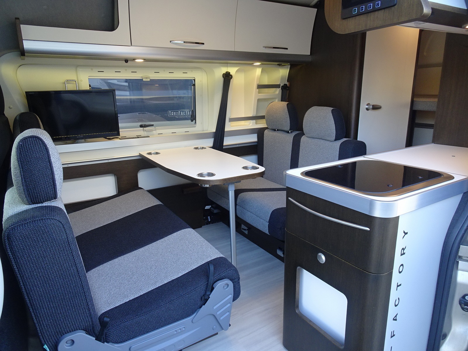 キャンピングカーバンコン