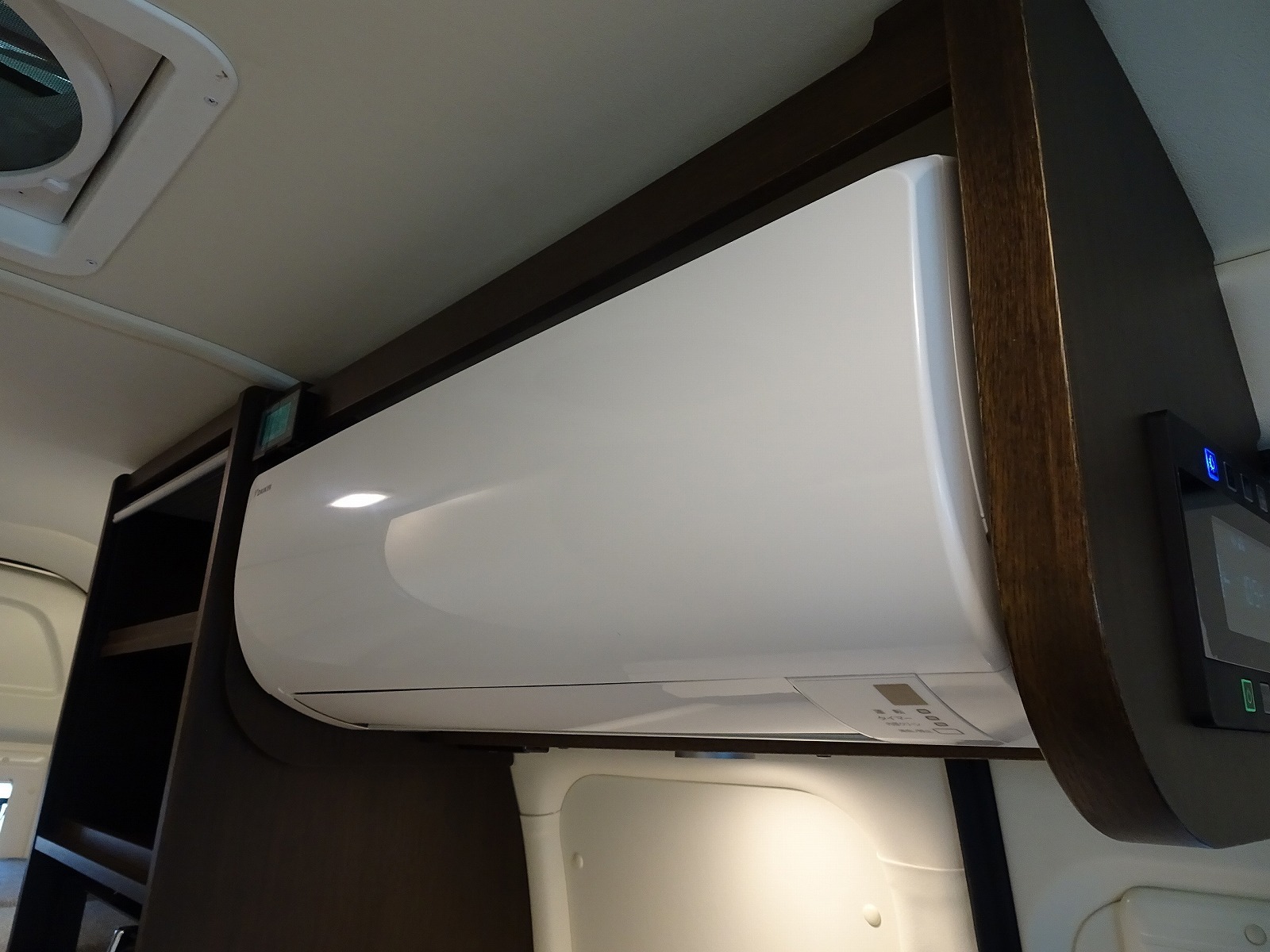 キャンピングカーバンコン