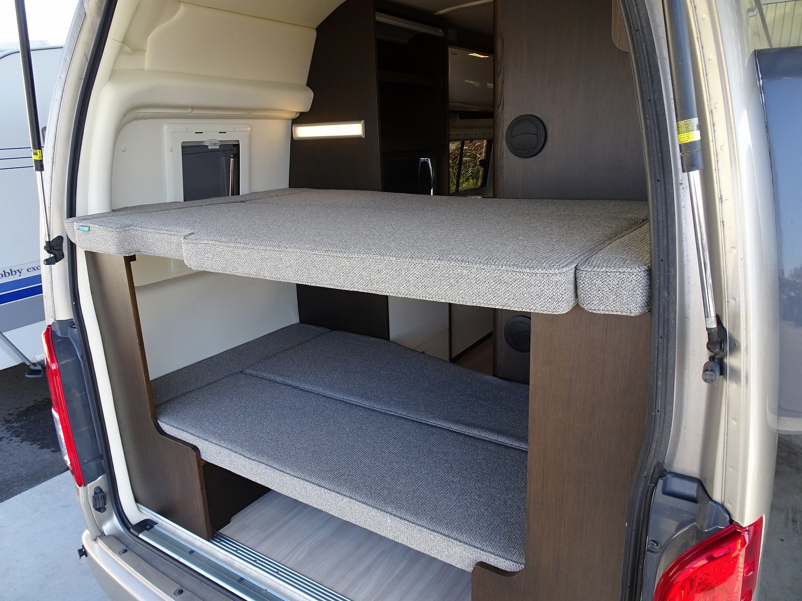 キャンピングカーバンコン