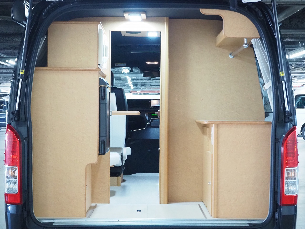 キャンピングカーバンコン