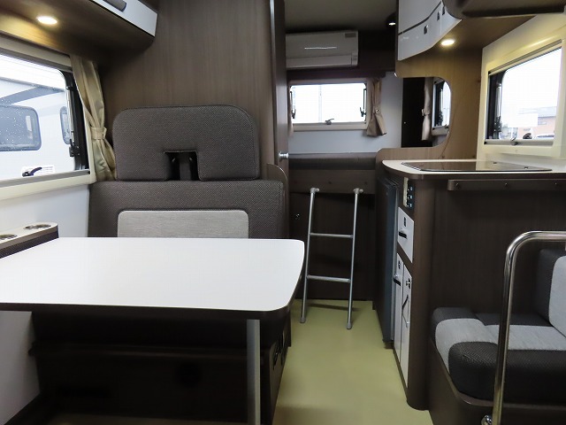 キャンピングカーキャブコン