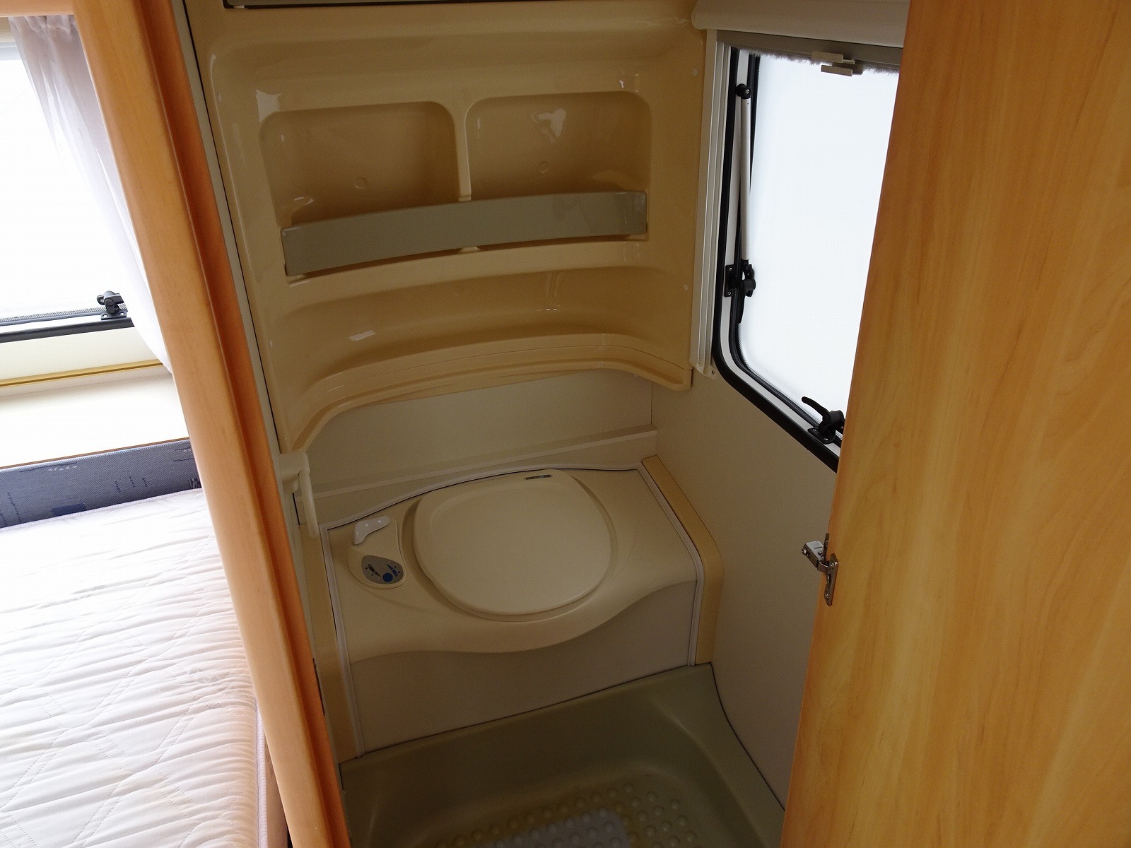 キャンピングカートレーラー