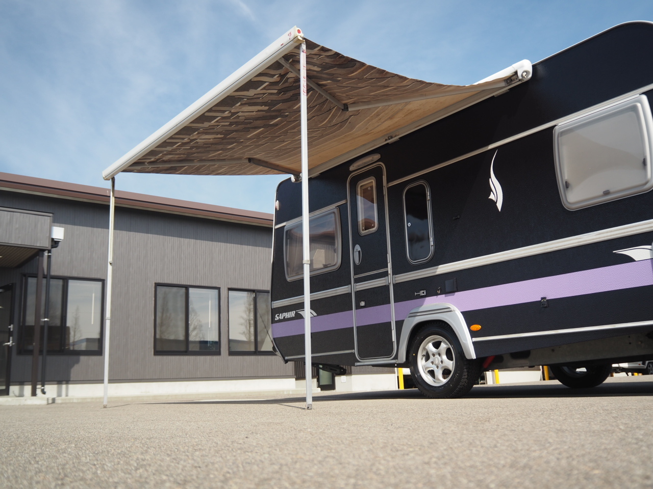 キャンピングカートレーラー