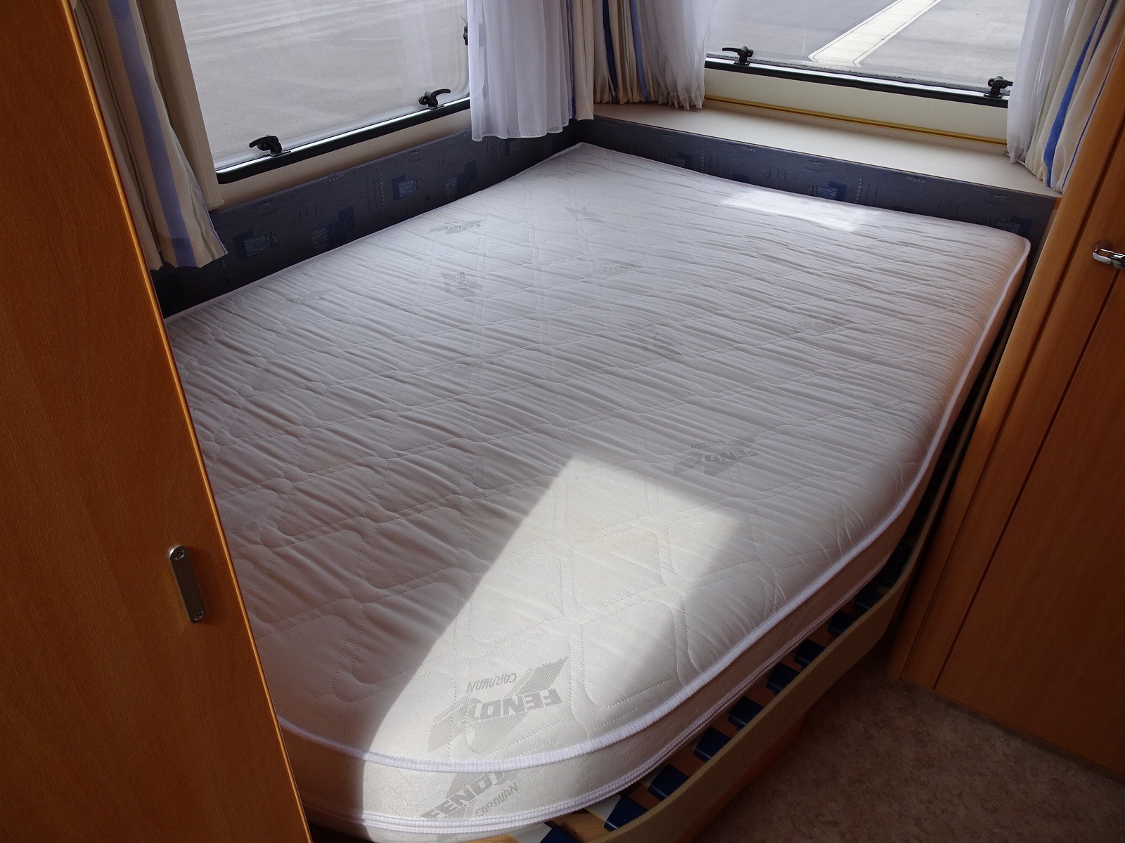 キャンピングカートレーラー