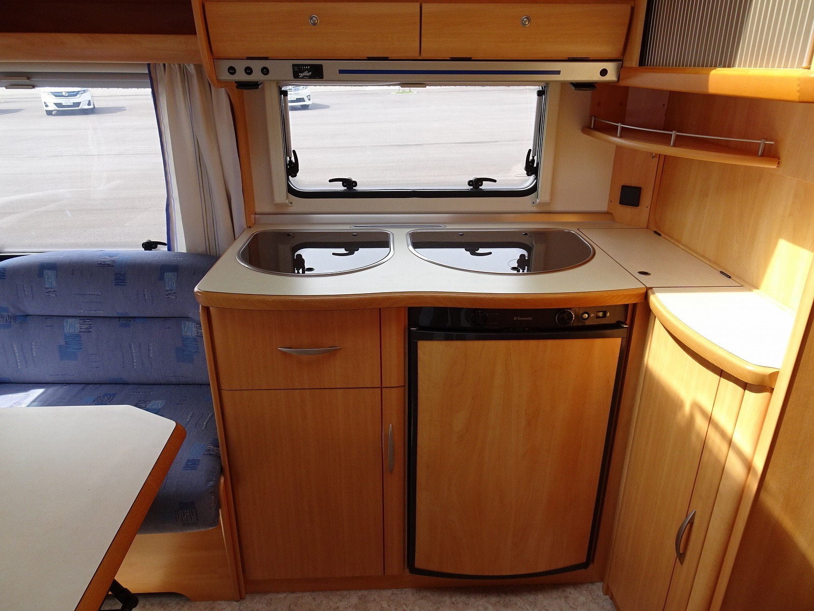 キャンピングカートレーラー