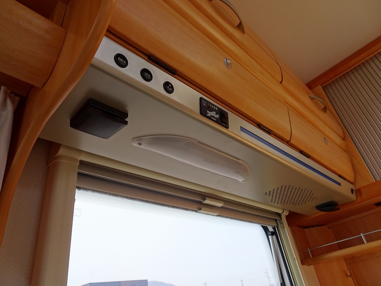 キャンピングカートレーラー