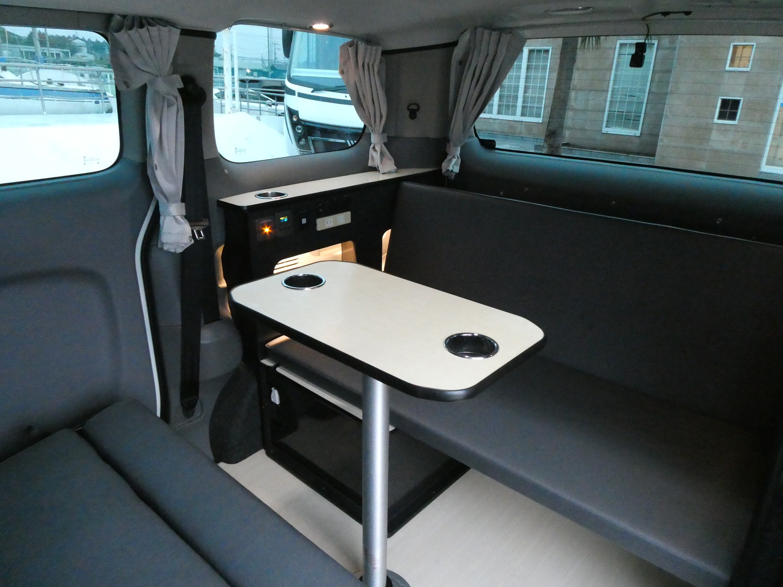 キャンピングカーバンコン