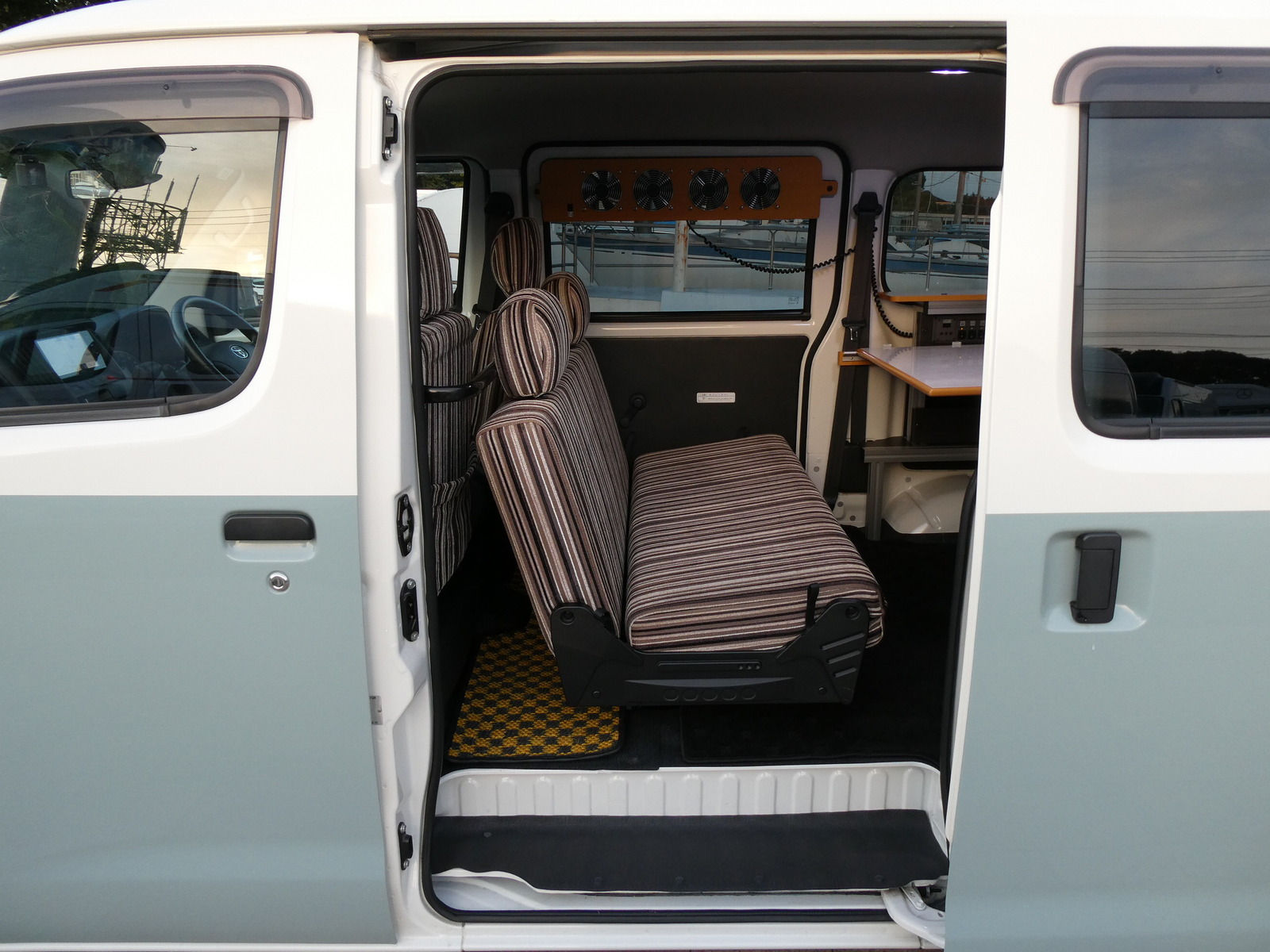 キャンピングカーバンコン