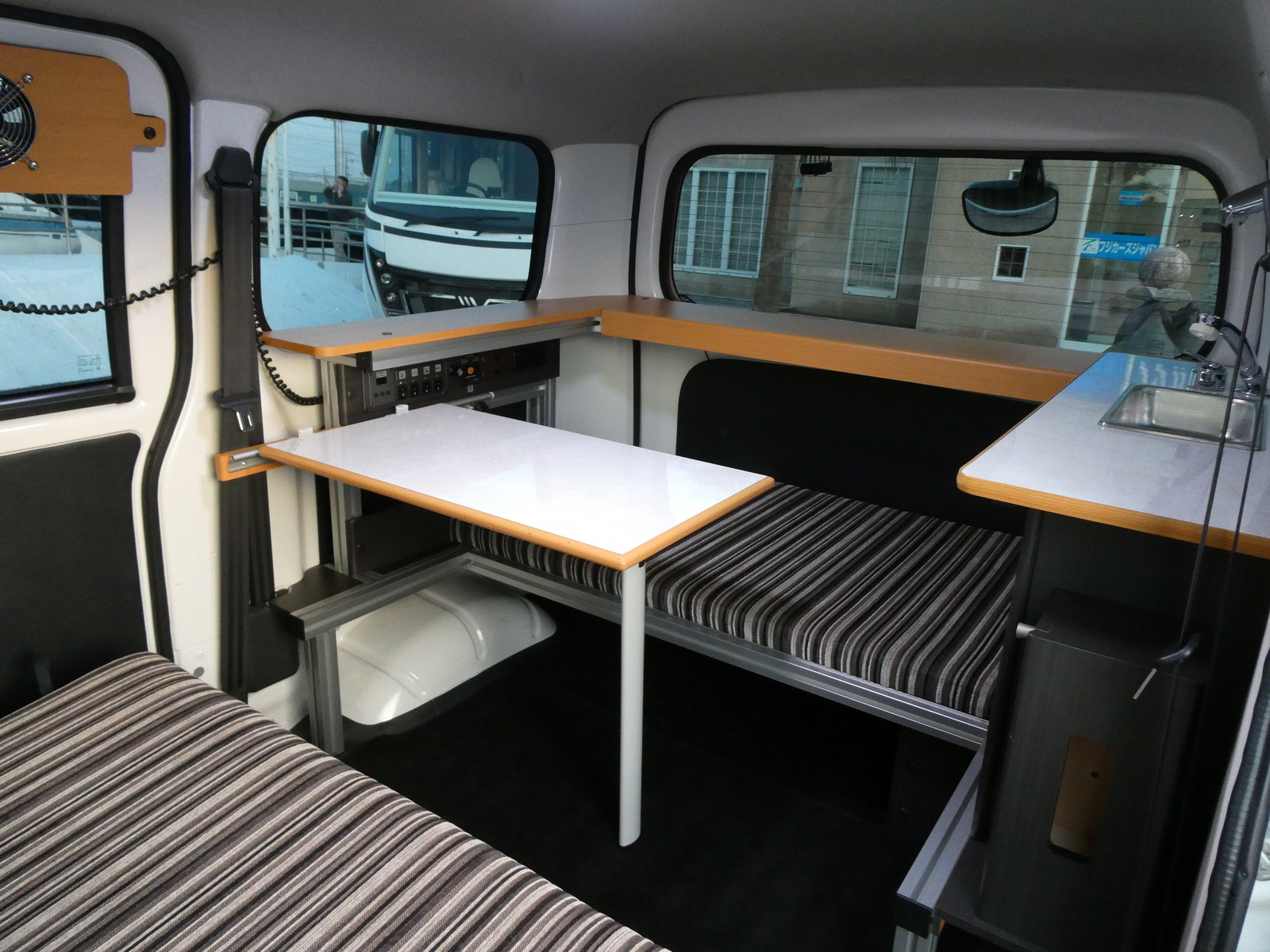 キャンピングカーバンコン