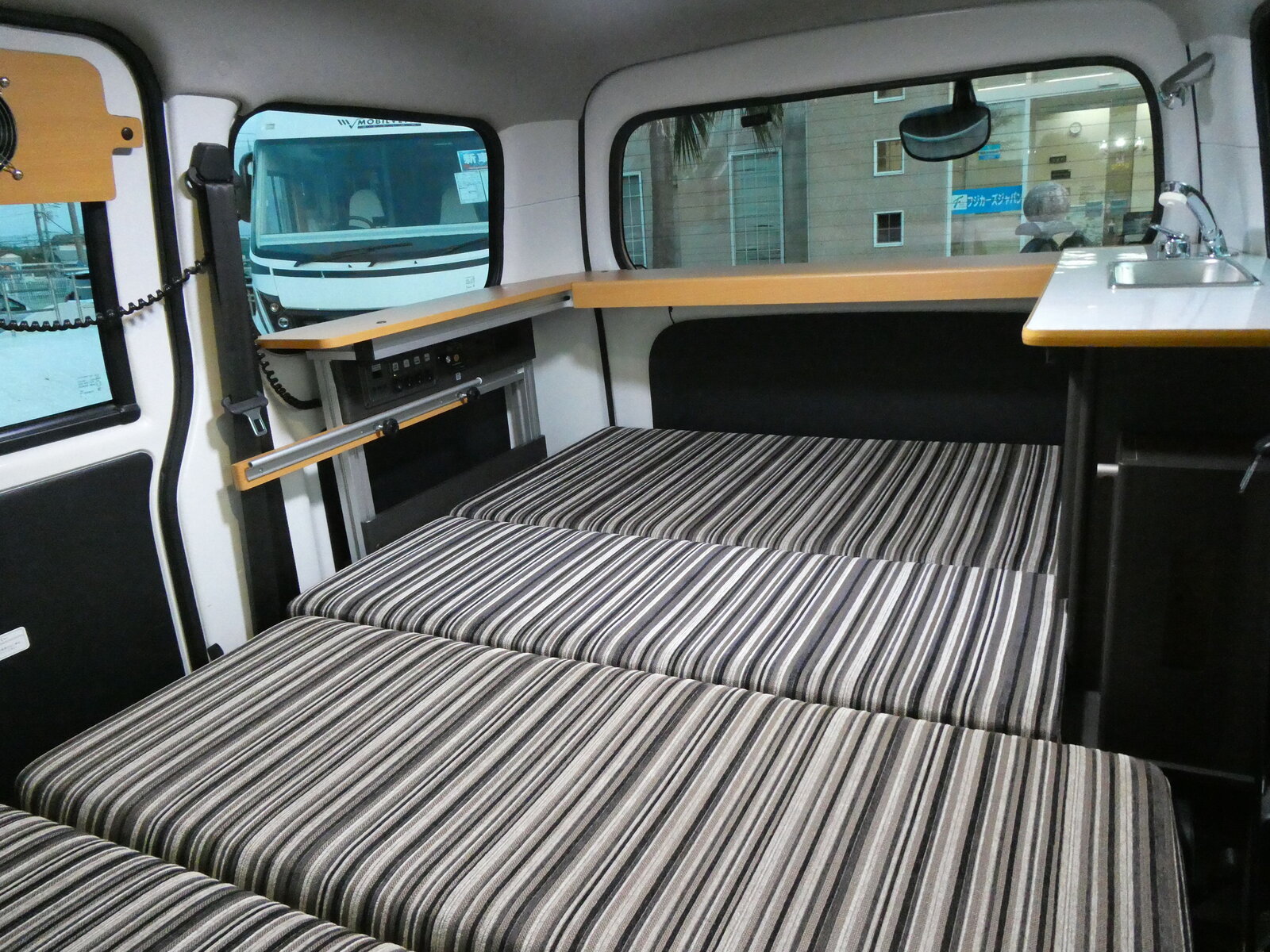 キャンピングカーバンコン