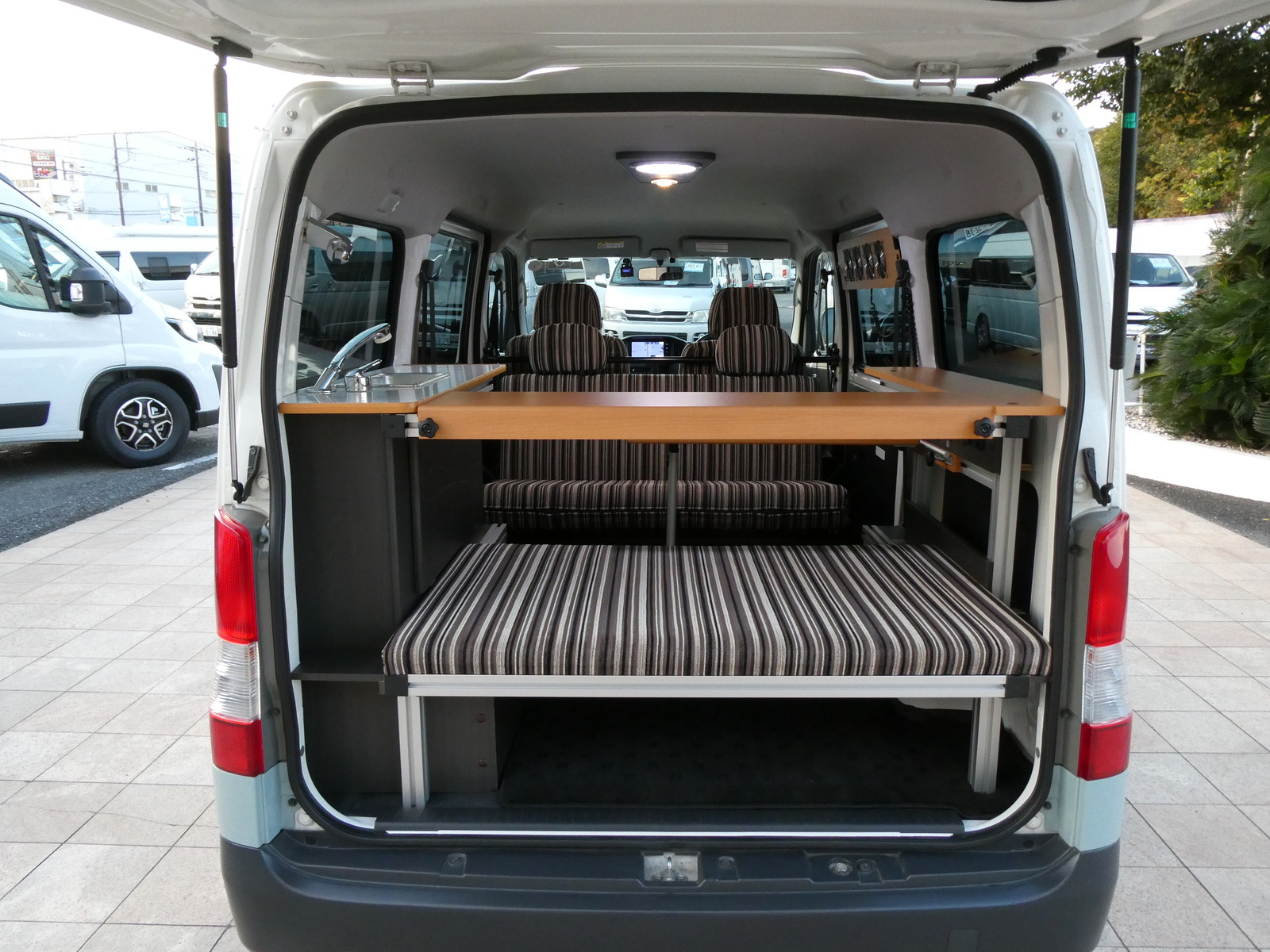 キャンピングカーバンコン