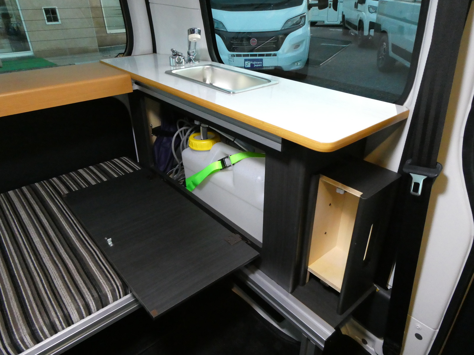 キャンピングカーバンコン