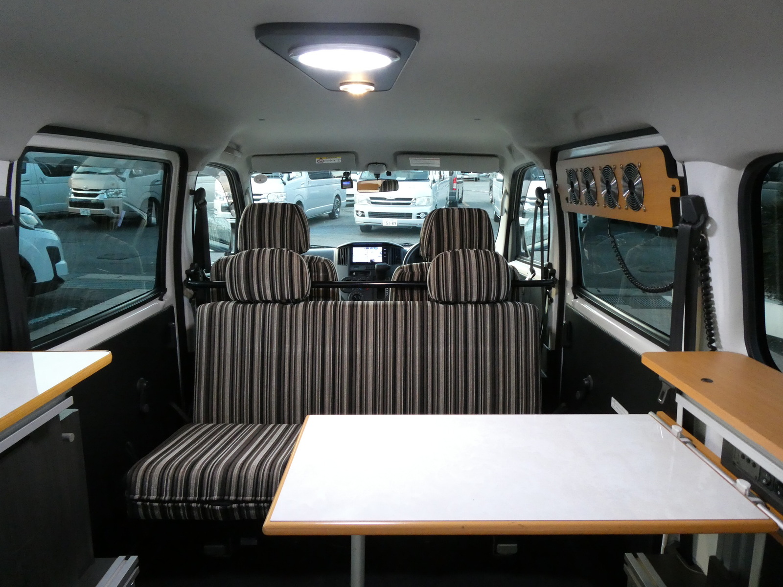 キャンピングカーバンコン