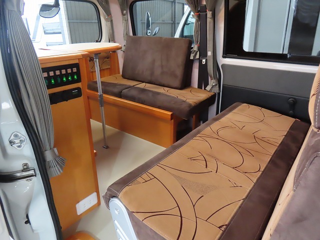 キャンピングカーバンコン