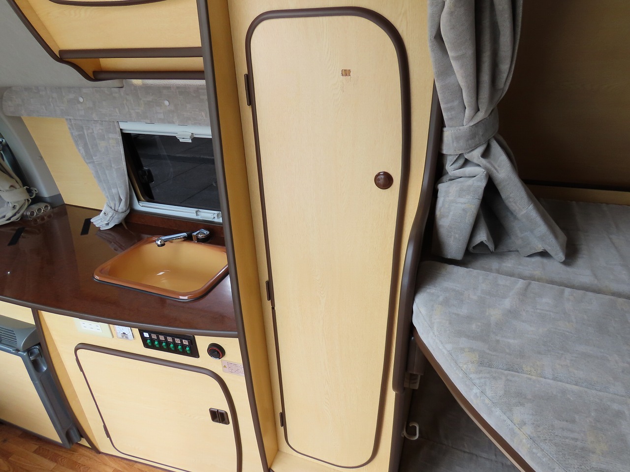 キャンピングカーバンコン