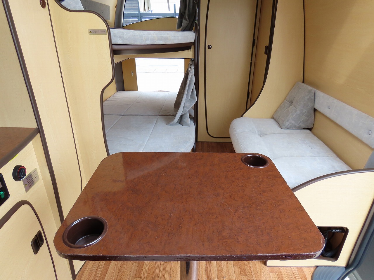 キャンピングカーバンコン