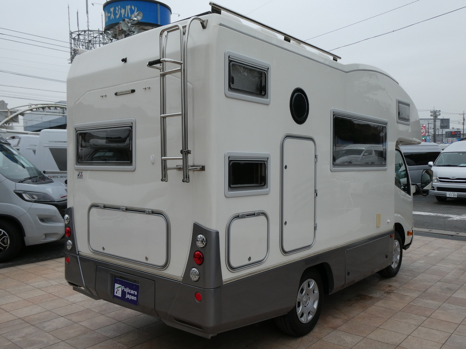 キャンピングカーキャブコン