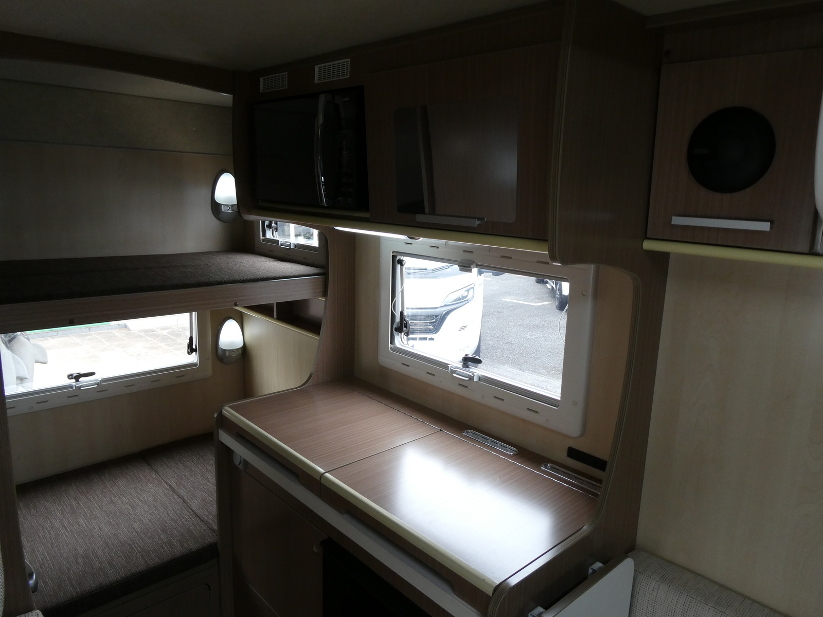 キャンピングカーキャブコン