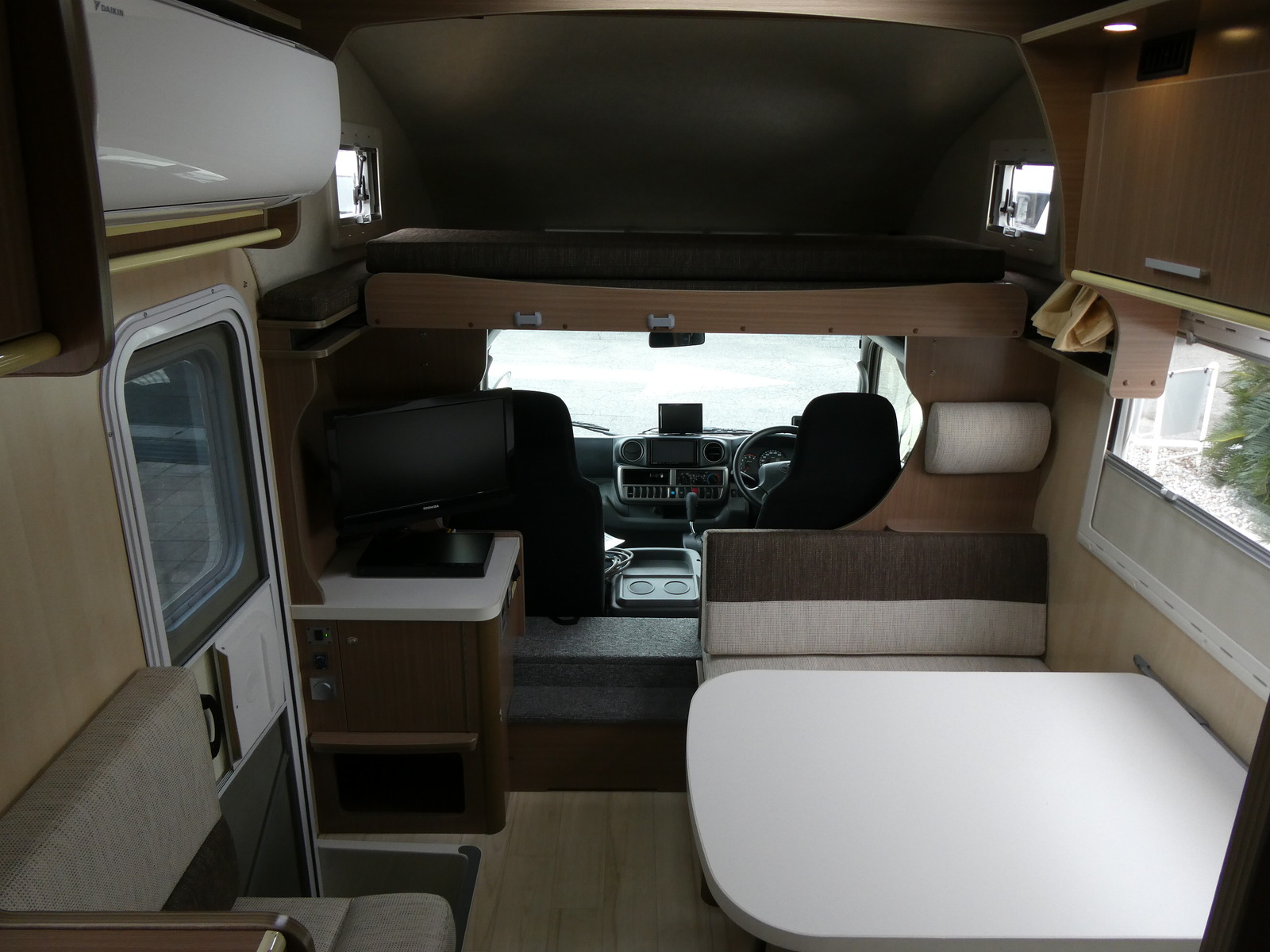 キャンピングカーキャブコン