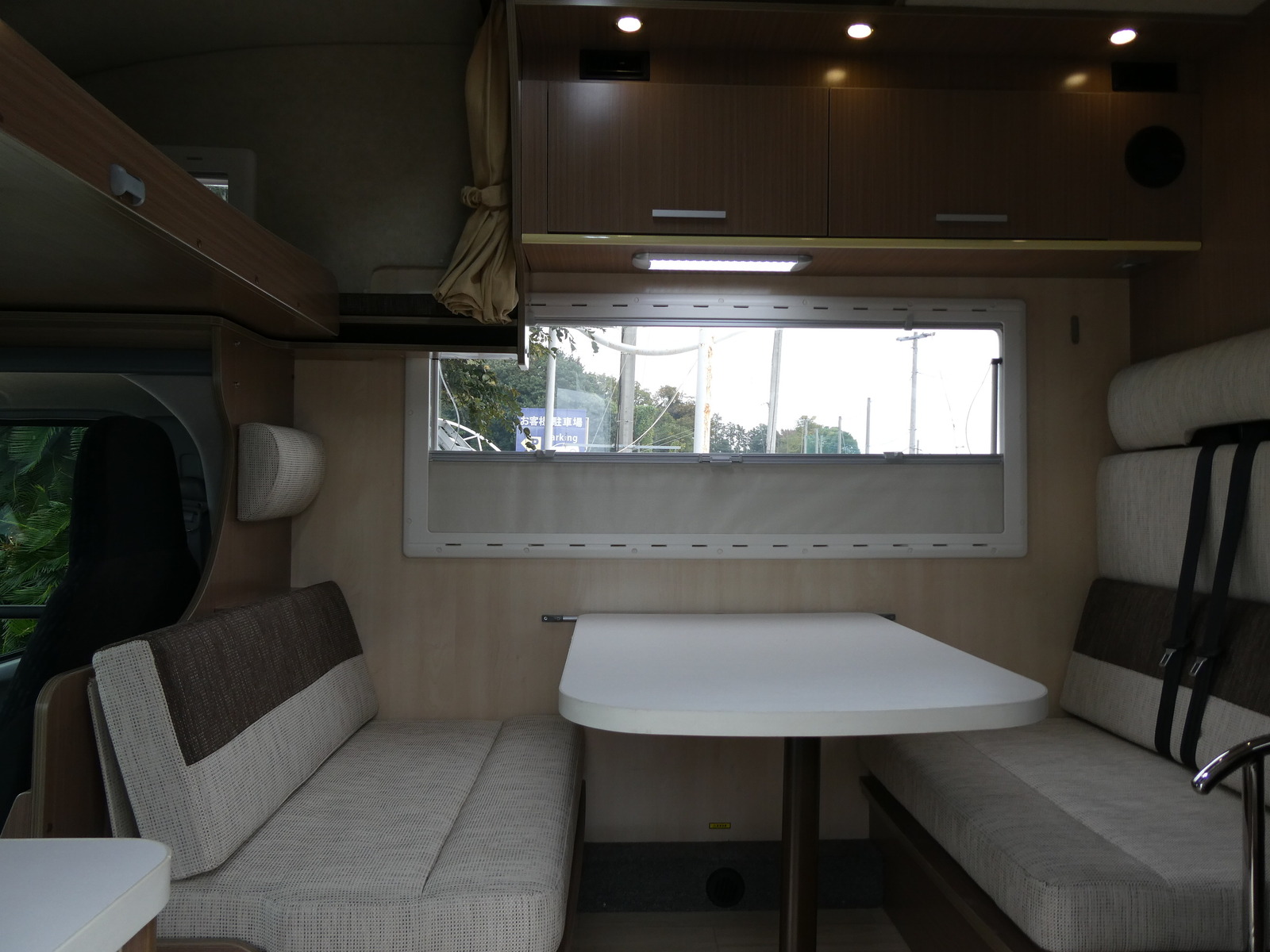 キャンピングカーキャブコン
