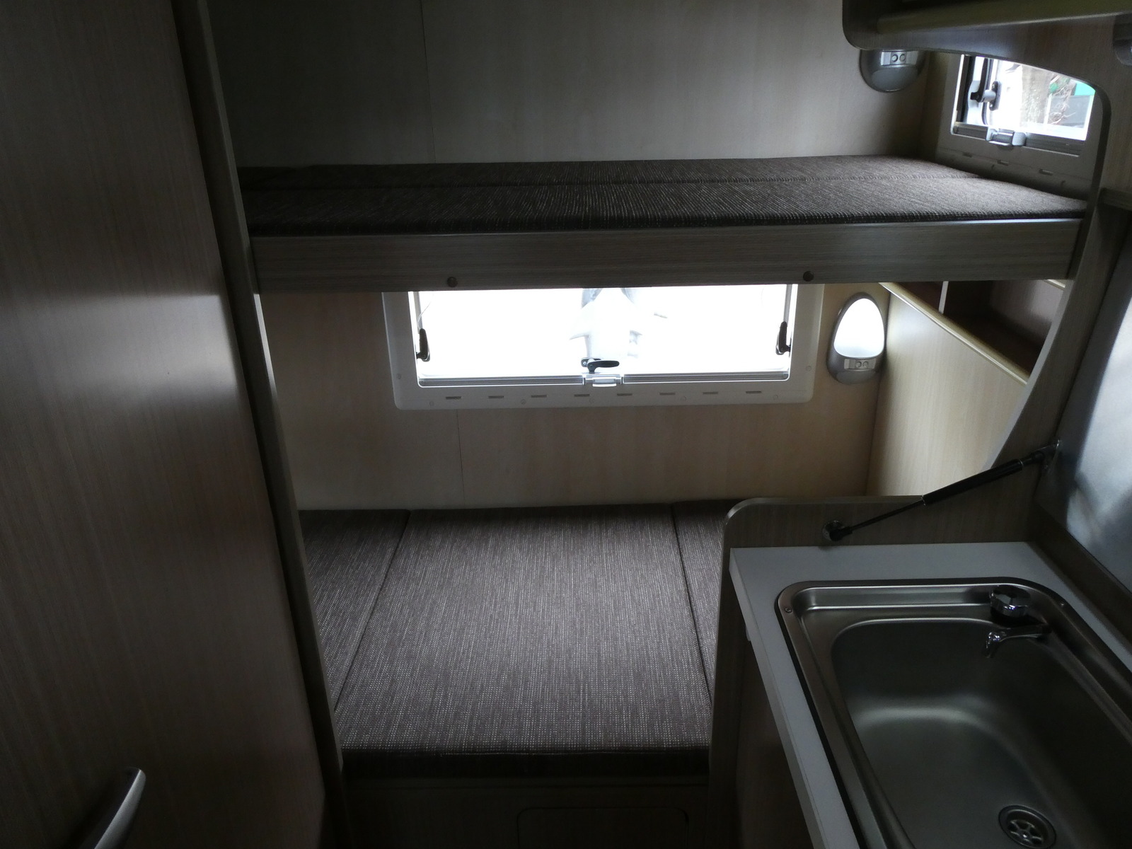 キャンピングカーキャブコン