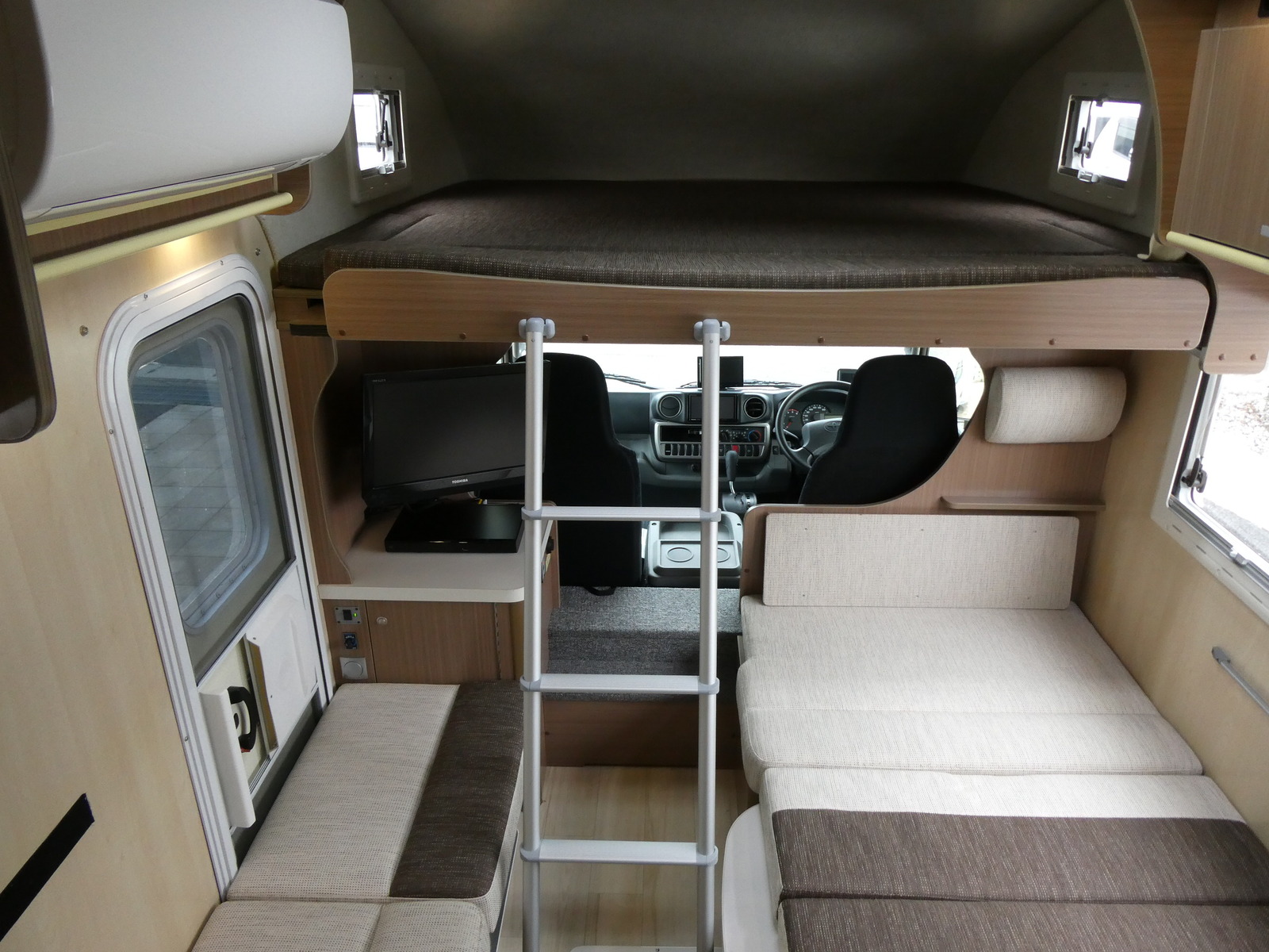 キャンピングカーキャブコン