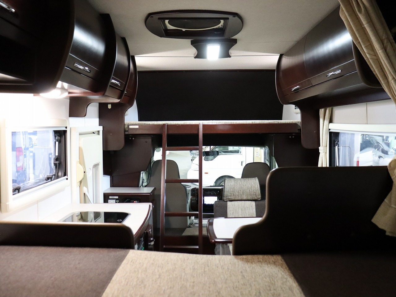 キャンピングカーキャブコン