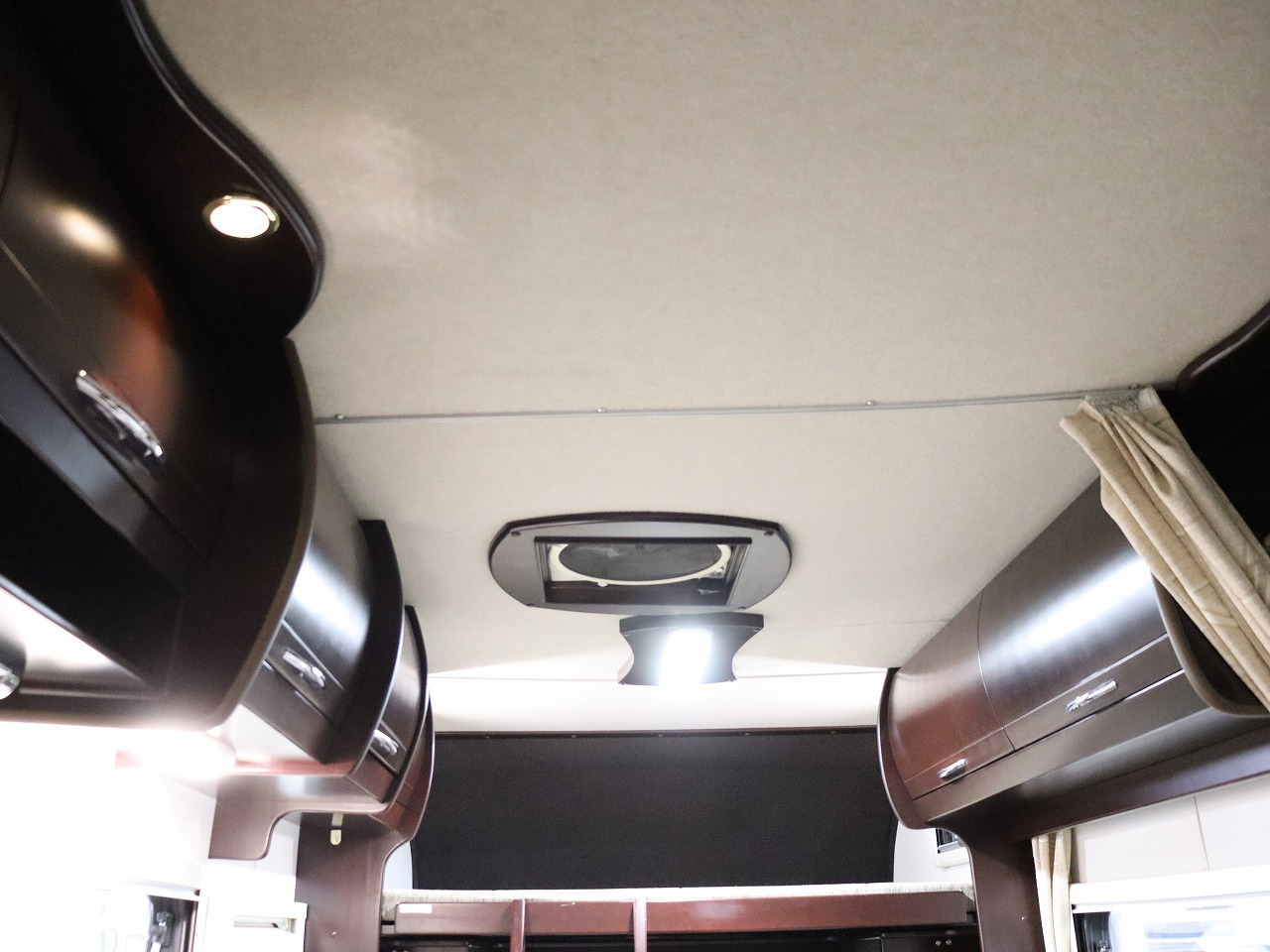 キャンピングカーキャブコン