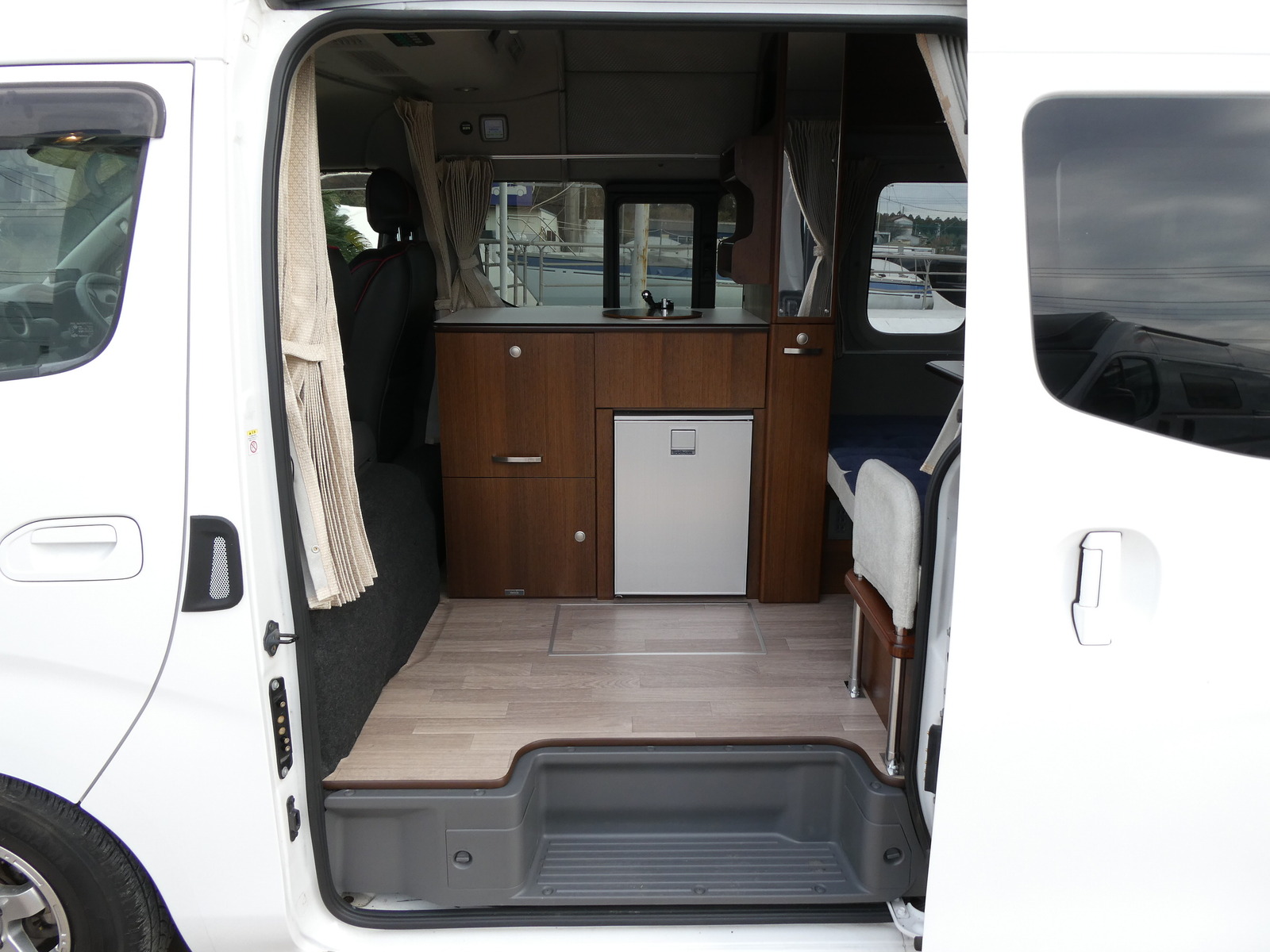 キャンピングカーバンコン