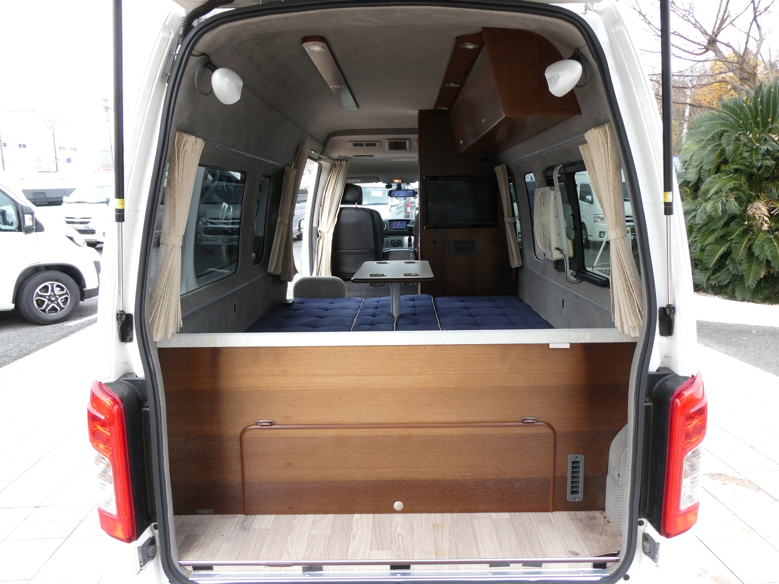 キャンピングカーバンコン