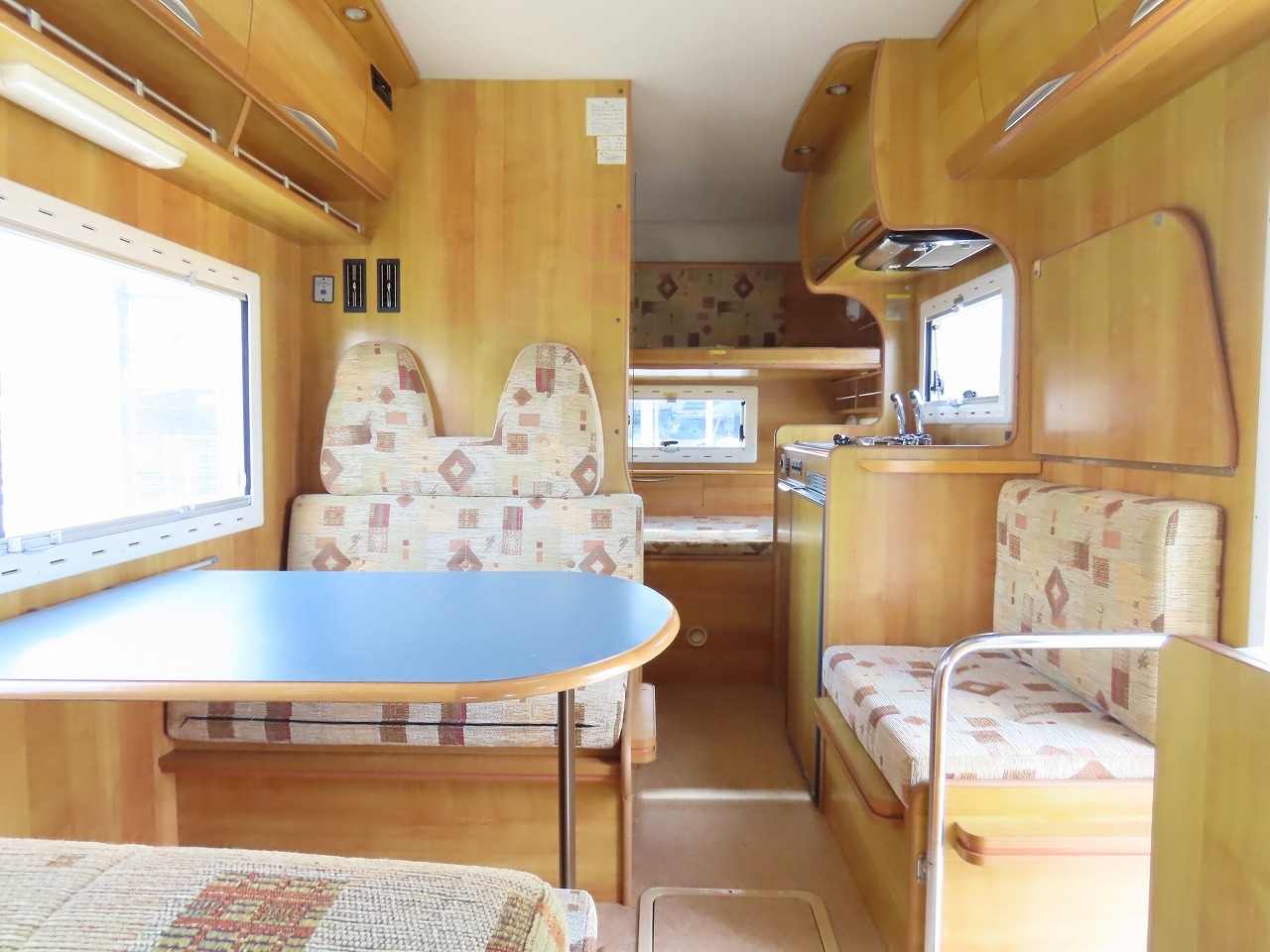 キャンピングカーキャブコン