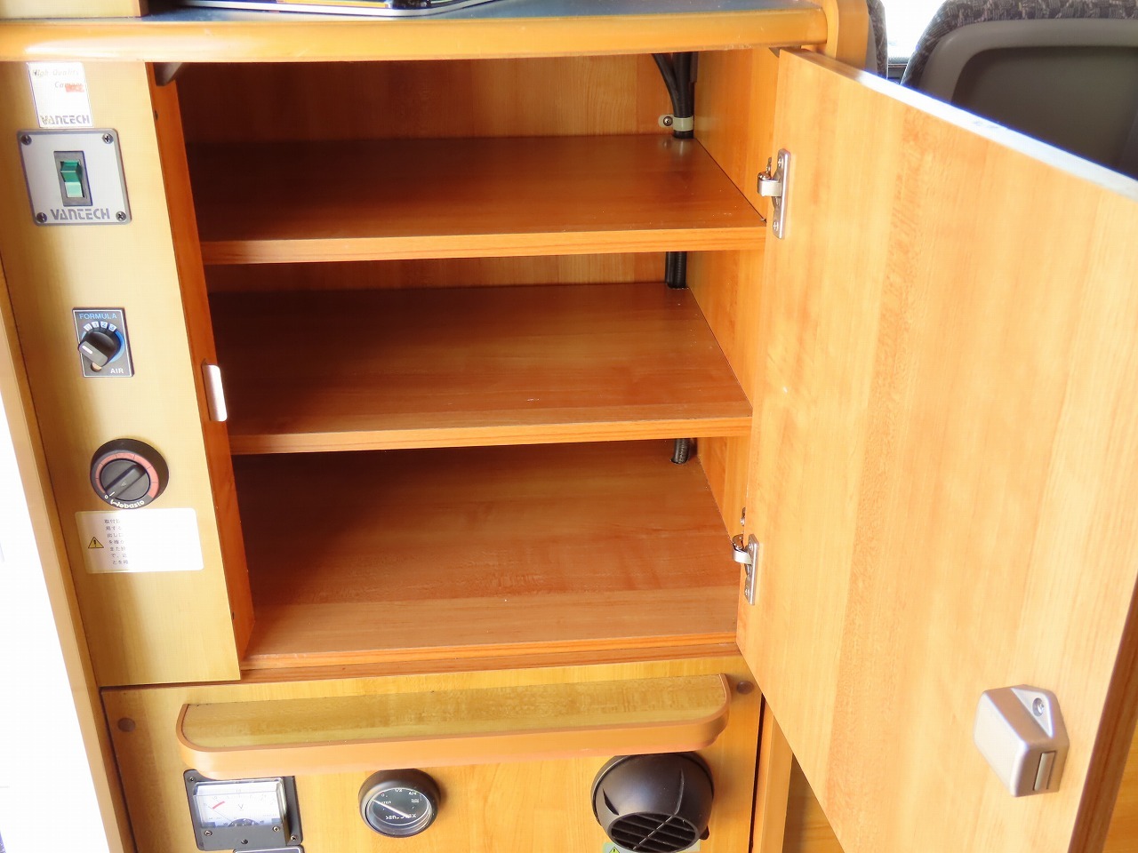 キャンピングカーキャブコン